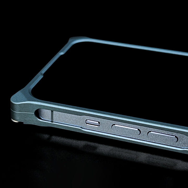 GILD design iPhone 16シリーズ ソリッドバンパー iPhone保護ケース スマホケース アイフォン