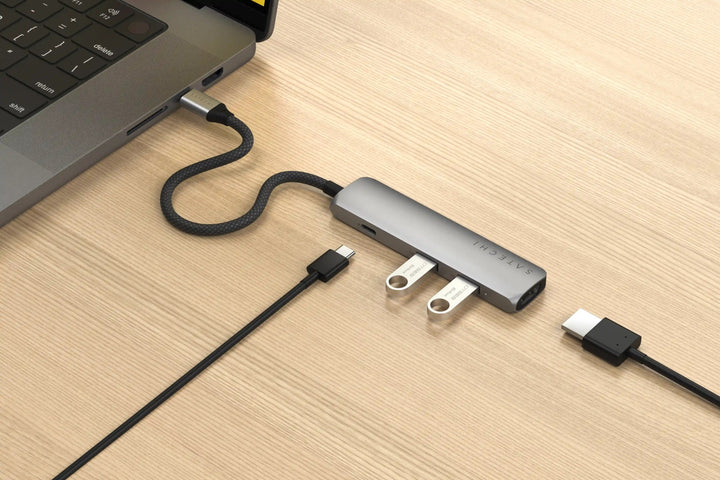 Satechi 4-in-1 USB-C Slim Multiport Adapter 4K PD対応 スリムマルチアダプター