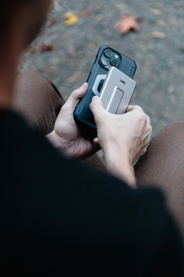 UAG MagSafe対応 モバイルバッテリー 5000mAh スタンド機能 ULTRA SLIM 5K POWERBANK + STAND