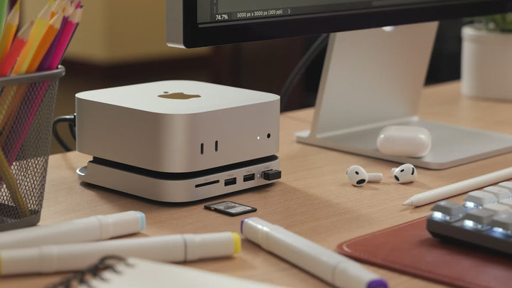 Satechi MAC MINI M4 ハブ & スタンド NVMe SSD エンクロージャー搭載(2230/2242/2260/2280)  M4 Mac Mini モデル対応 10Gbps USB-A x2/USB-Aデータポート/ UHS-II 対応 SDカードリーダー