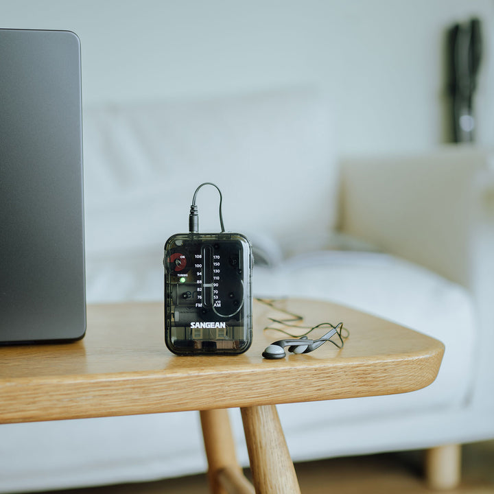 Sangean SR-32 AM / FM ポータブルポケットラジオ イヤホン付き 乾電池駆動 クリアブラック