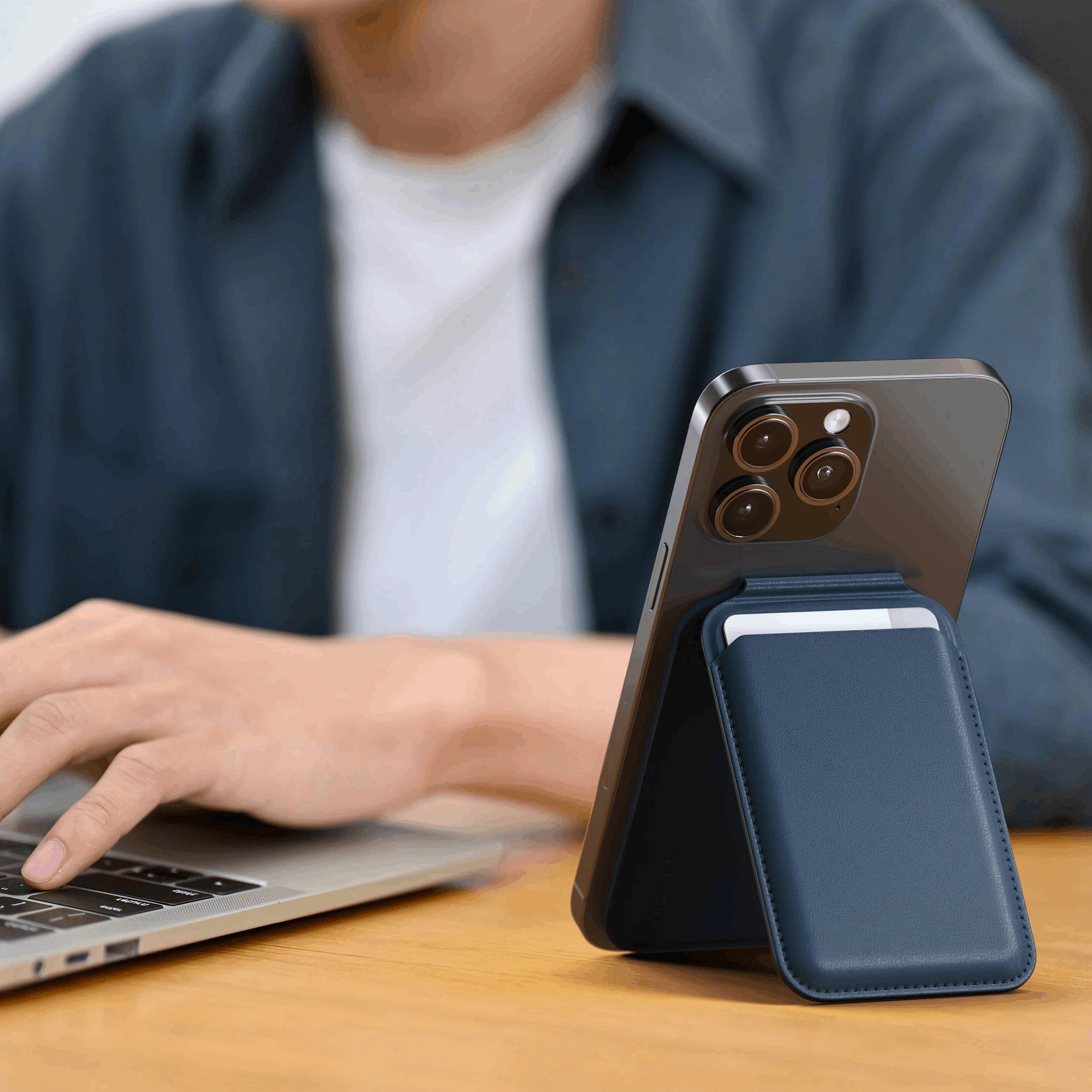 Satechi マグネット式財布スタンド グリーン Satechi Magnetic Wallet Stand マグネットウォレットスタンド MagSafe