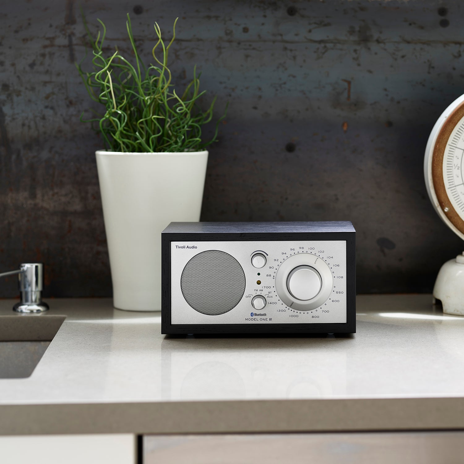 ☆極美品 Tivoli Audio Model One BT ラジオスピーカー Tivoli Audio Model One BT 70年代カラーコレクション『数量限定モデル