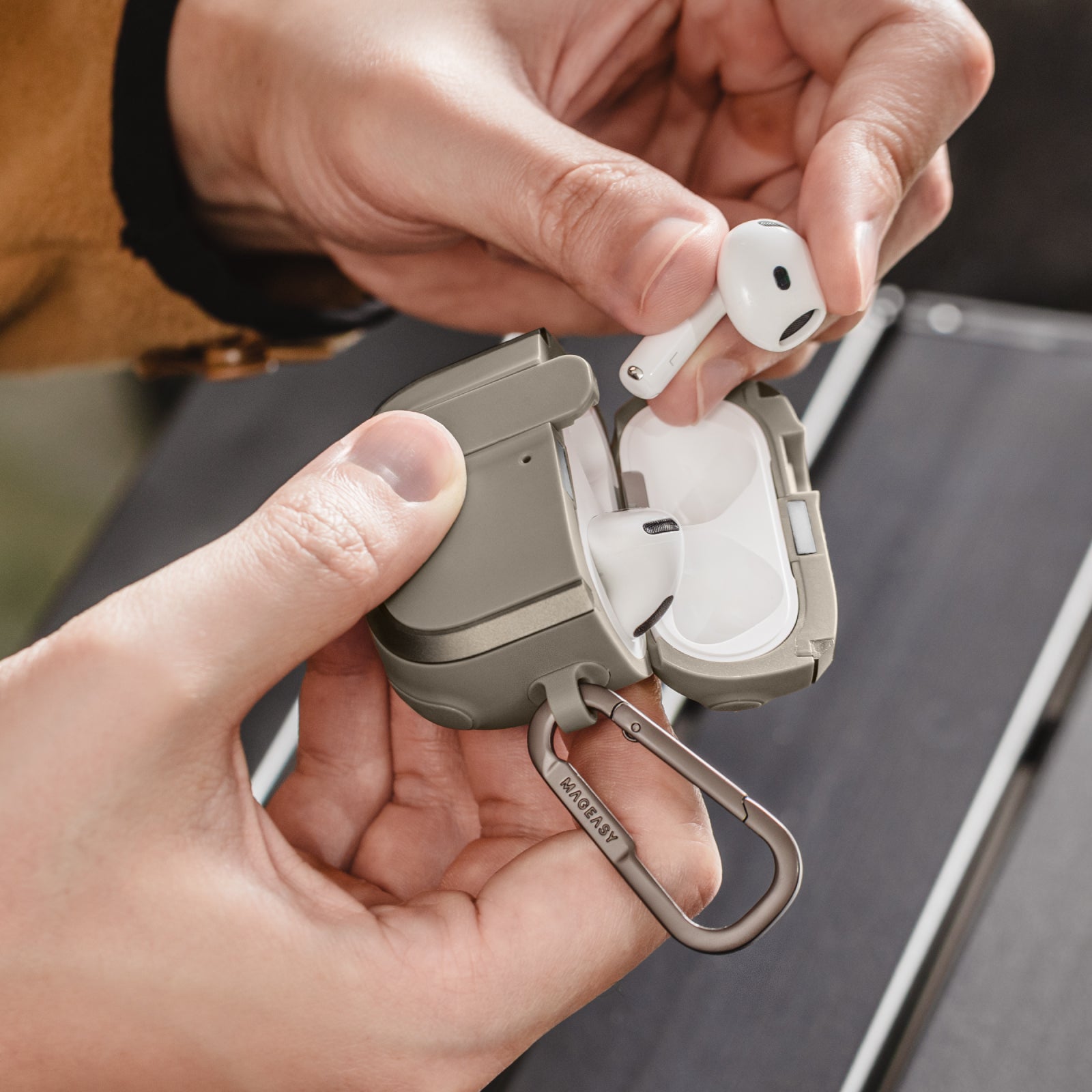 MagEasy AirPods Pro 第 2 / 1世代 ストラップ & カラビナ付き耐