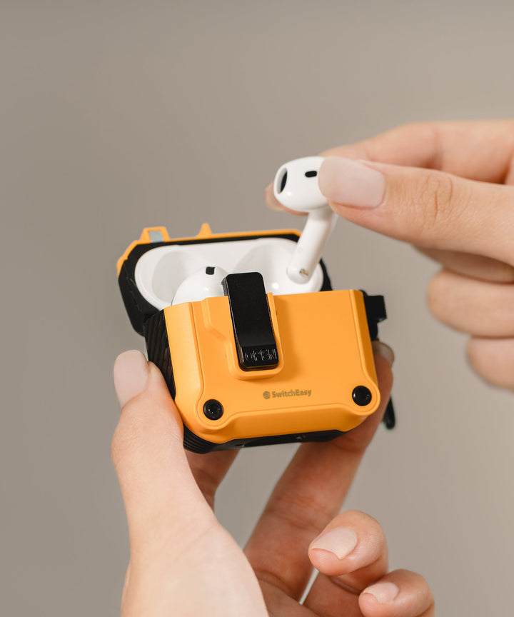 SwitchEasy AirPods 4 Rugged Shield カラビナ付き 耐衝撃ケース