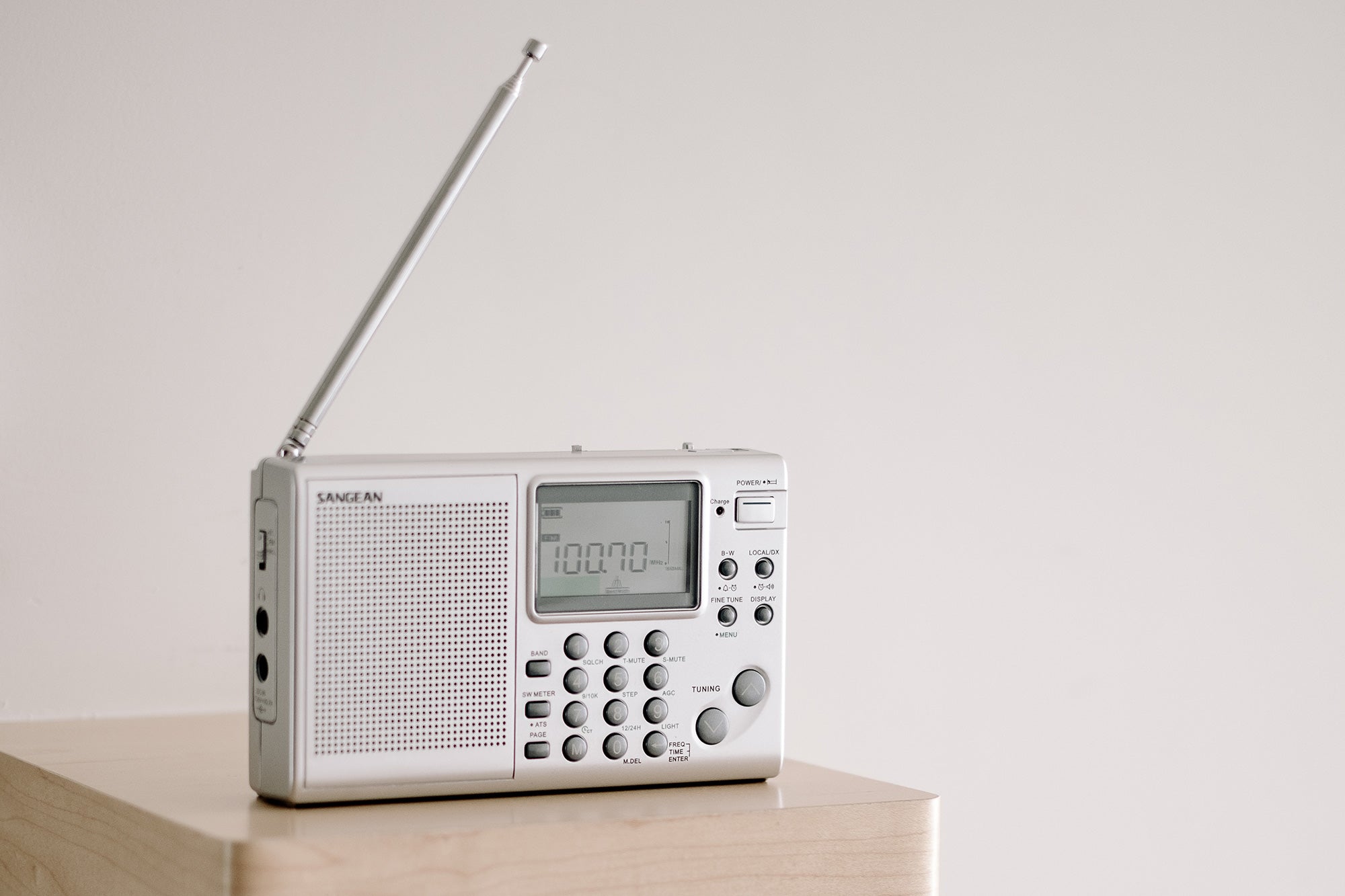 SANGEAN ATS-405　短波ラジオ　　 　5月26日 7時　終了。 Sangean ATS-405J・AM / FM / SW / LW マルチバンドラジオ 短波