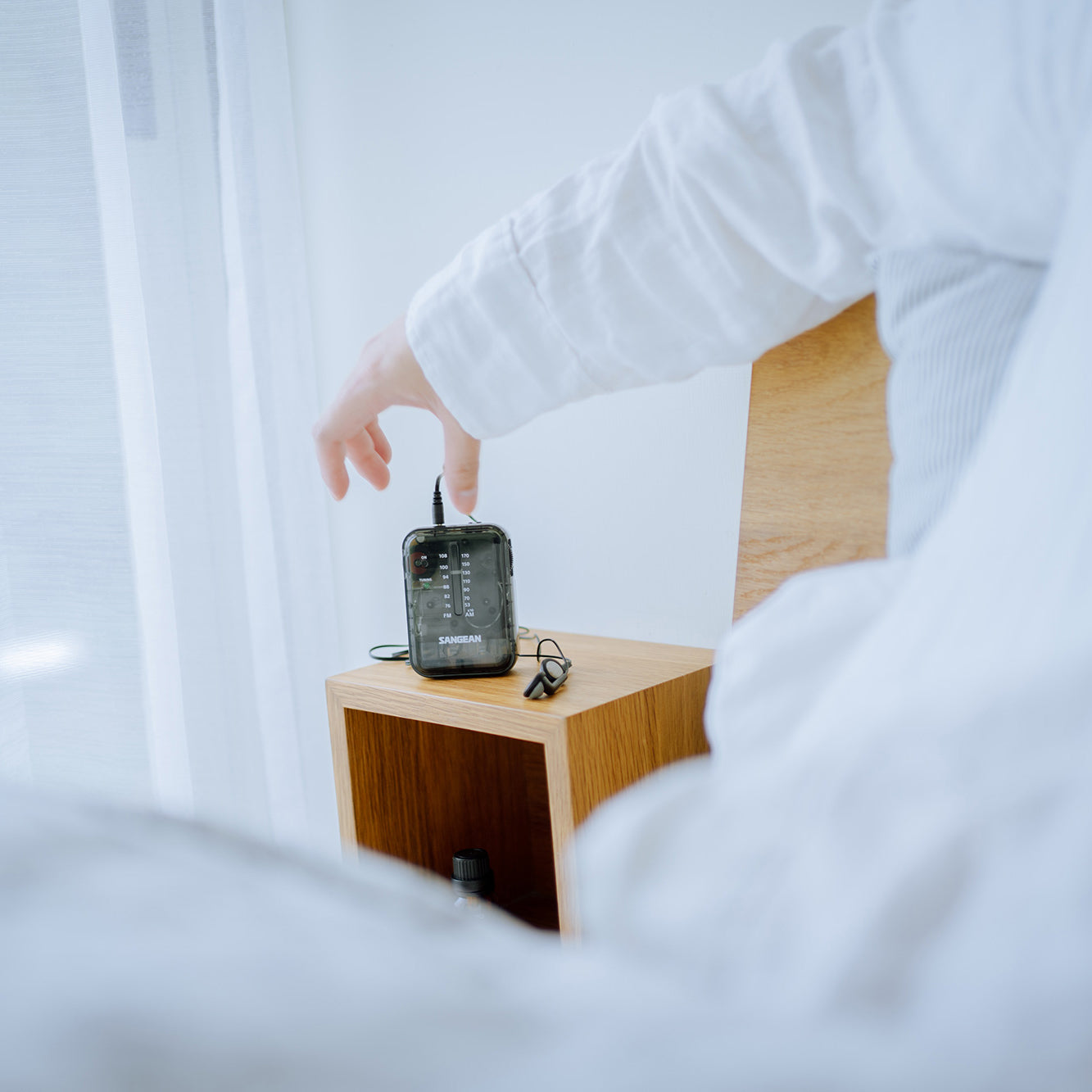 Sangean SR-32 AM / FM ポータブルポケットラジオ イヤホン付き 乾電池