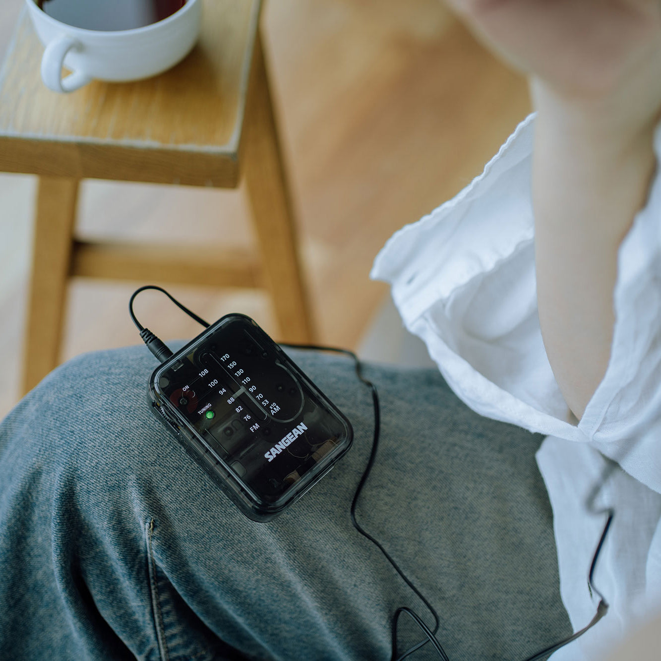 Sangean SR-32 AM / FM ポータブルポケットラジオ イヤホン付き 乾電池